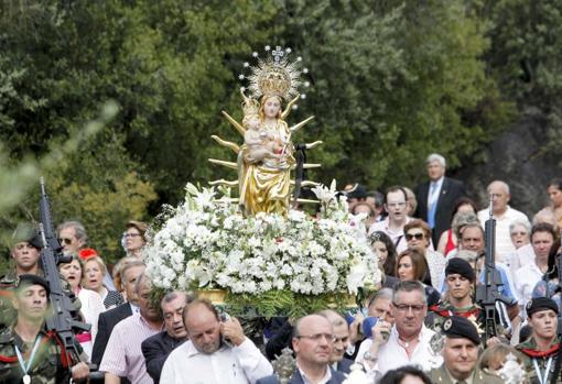 Virgen de Linares en procesión en una imagen de Archivo