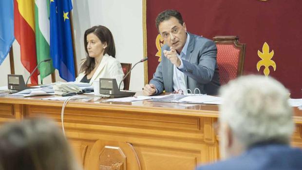 Torremolinos rectifica y acepta el voto telématico para sus presupuestos en medio de la crisis sanitaria