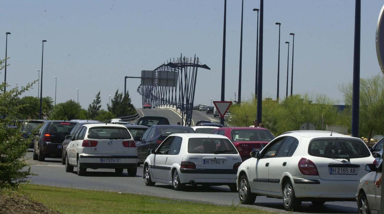 Salida de Huelva hacia el puente del Odiel que conecta con la Costa occidental de Huelva