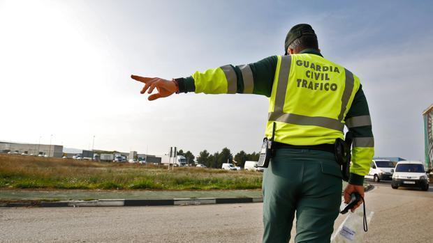 Atropella a un guardia civil en Granada huyendo de un control por el coronavirus