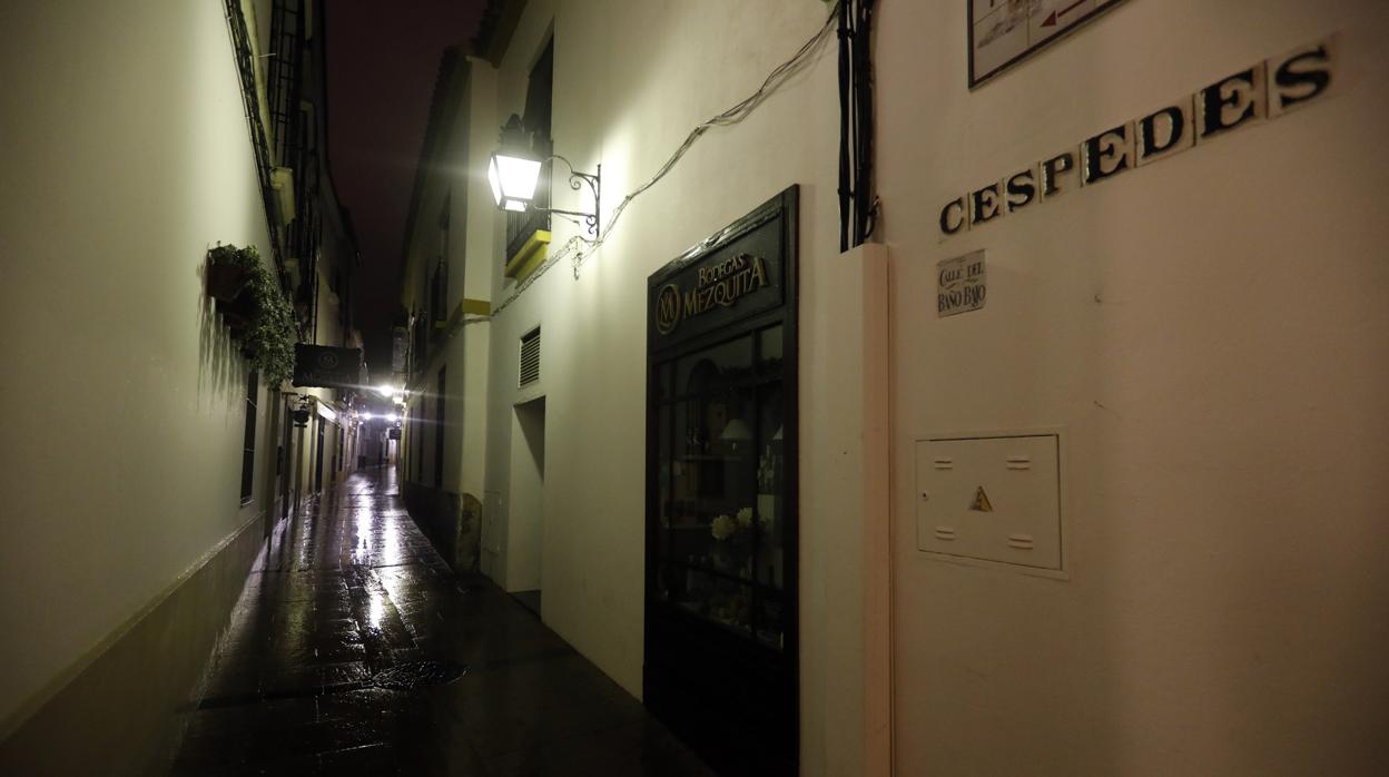 La calle Cespedes, de noche