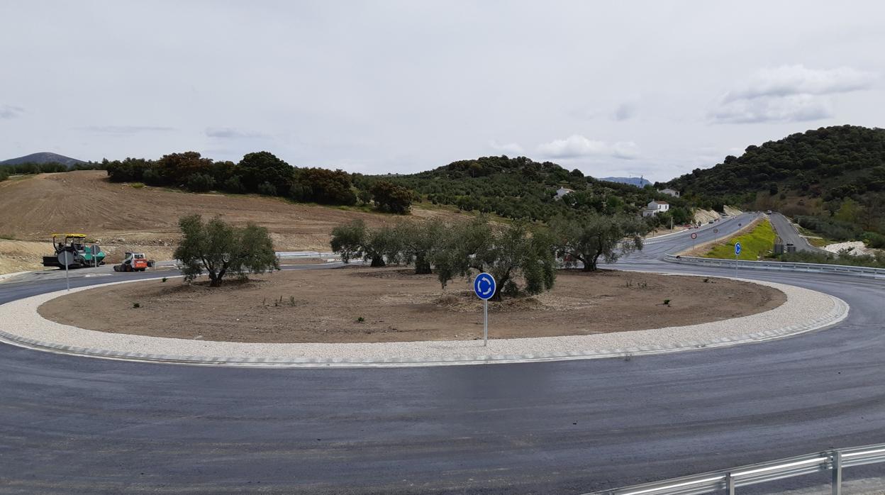 Glorieta que conecta la variante de Lucena con la A-331