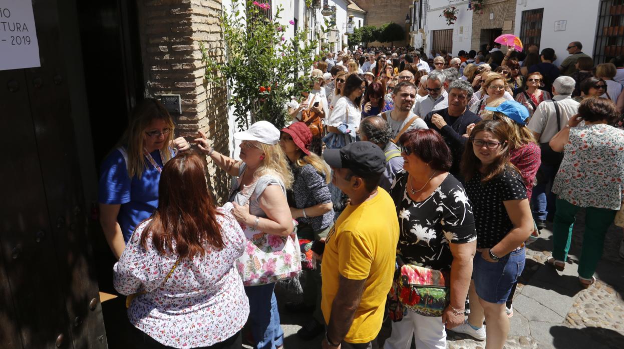 Colas en San Basilio para acceder a los patios en la pasada edición del concurso