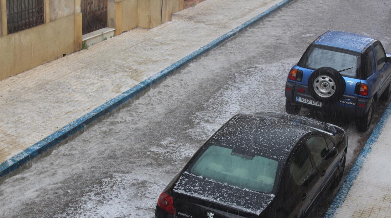 Granizo en una calle de Aguilar de la Frontera