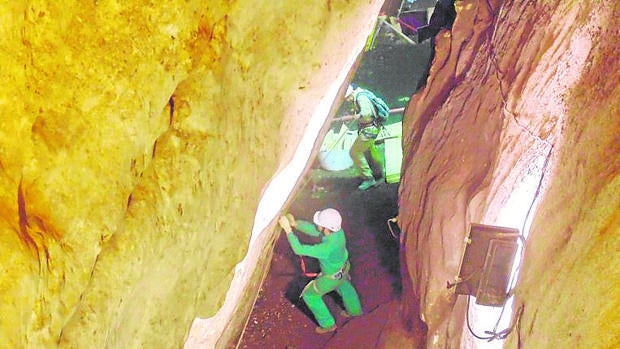 La Cueva del Ángel de Lucena mejora la protección de los restos arqueológicos