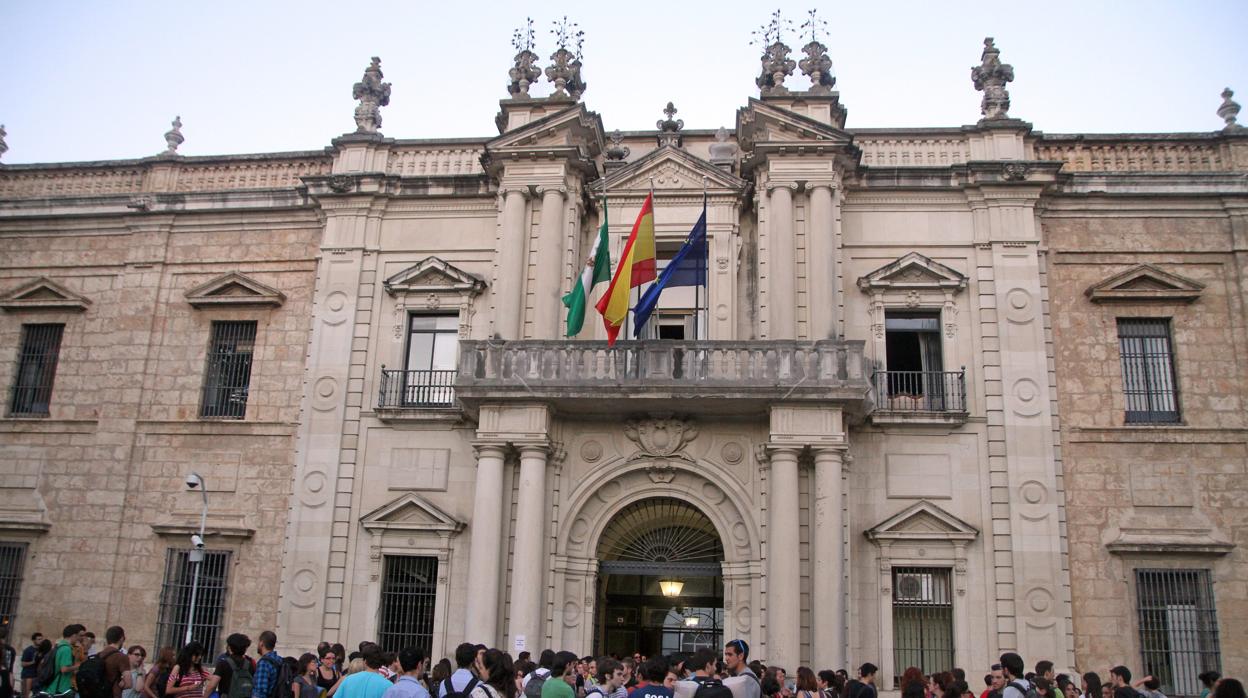 Fachada de la Universidad de Sevilla