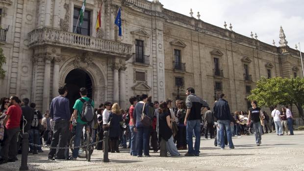 Coronavirus | Andalucía baraja que el curso universitario acabe en septiembre para ciencias experimentales e ingenierías