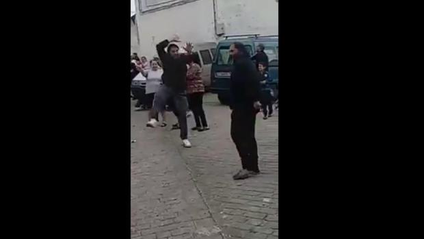 Vecinos de Jaén se saltan la cuarentena por coronavirus y celebran una fiesta en la calle