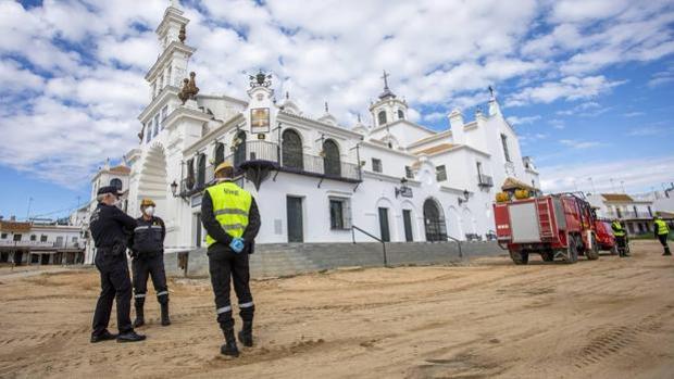 Almonte reabre los caminos a El Rocío porque no tenía competencias para cerrarlos