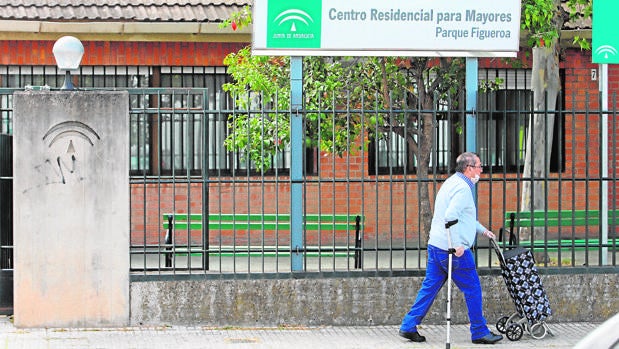 Uno de cada tres fallecidos en Córdoba por Covid-19 es de residencias de mayores