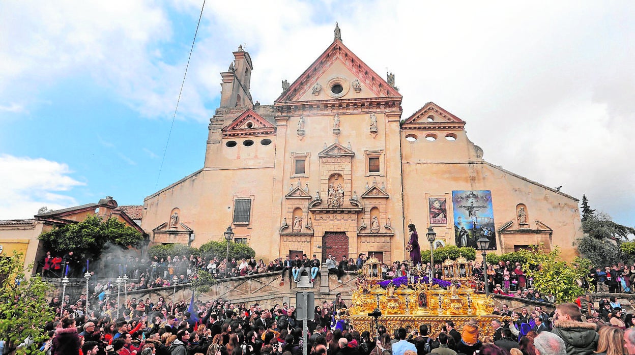 El Rescatado avanza poco después de su salida del Domingo de Ramos en una imagen de archivo