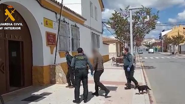 Se graban conduciendo mientras beben alcohol durante el confinamiento por el estado de alarma