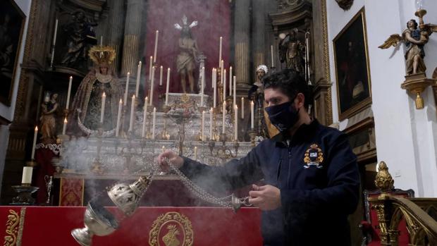 El Martes Santo entra en el corazón de los gaditanos