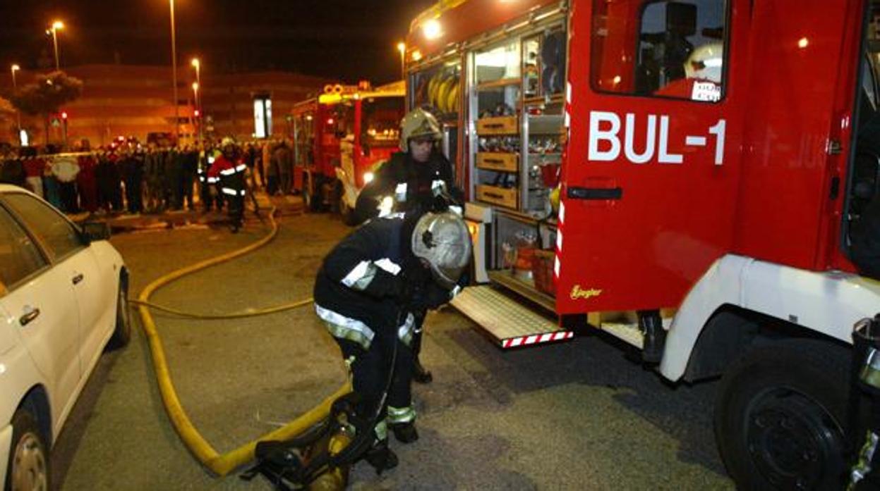 Los bomberos de Córdoba actuando en una imagen de archivo