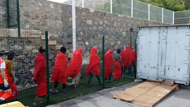 Siete positivos por coronavirus en el centro de acogida de inmigrantes de Almería