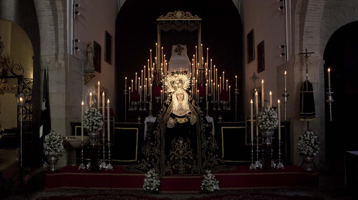 La Virgen de la Soledad de Lucena, en un besamanos