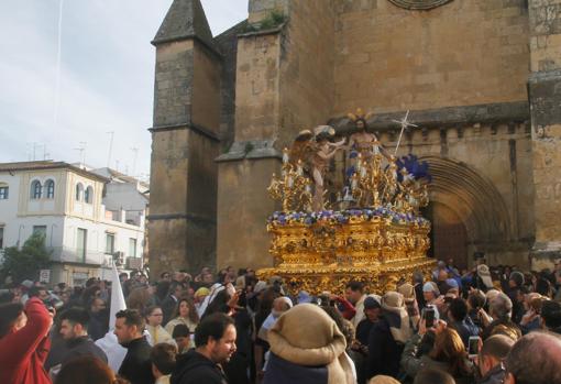 El Señor Resucitado, al salir de Santa Marina un Domingo de Resurrección