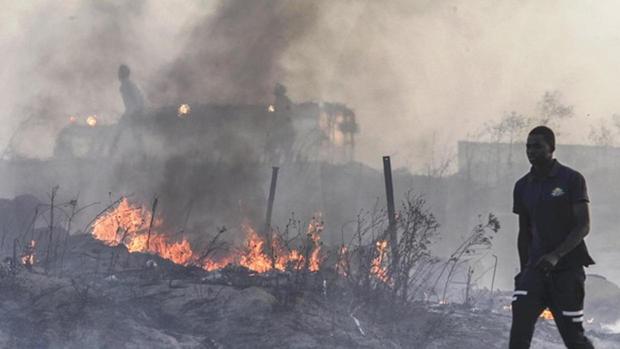 Un incendio calcina un asentamiento chabolista de Huelva