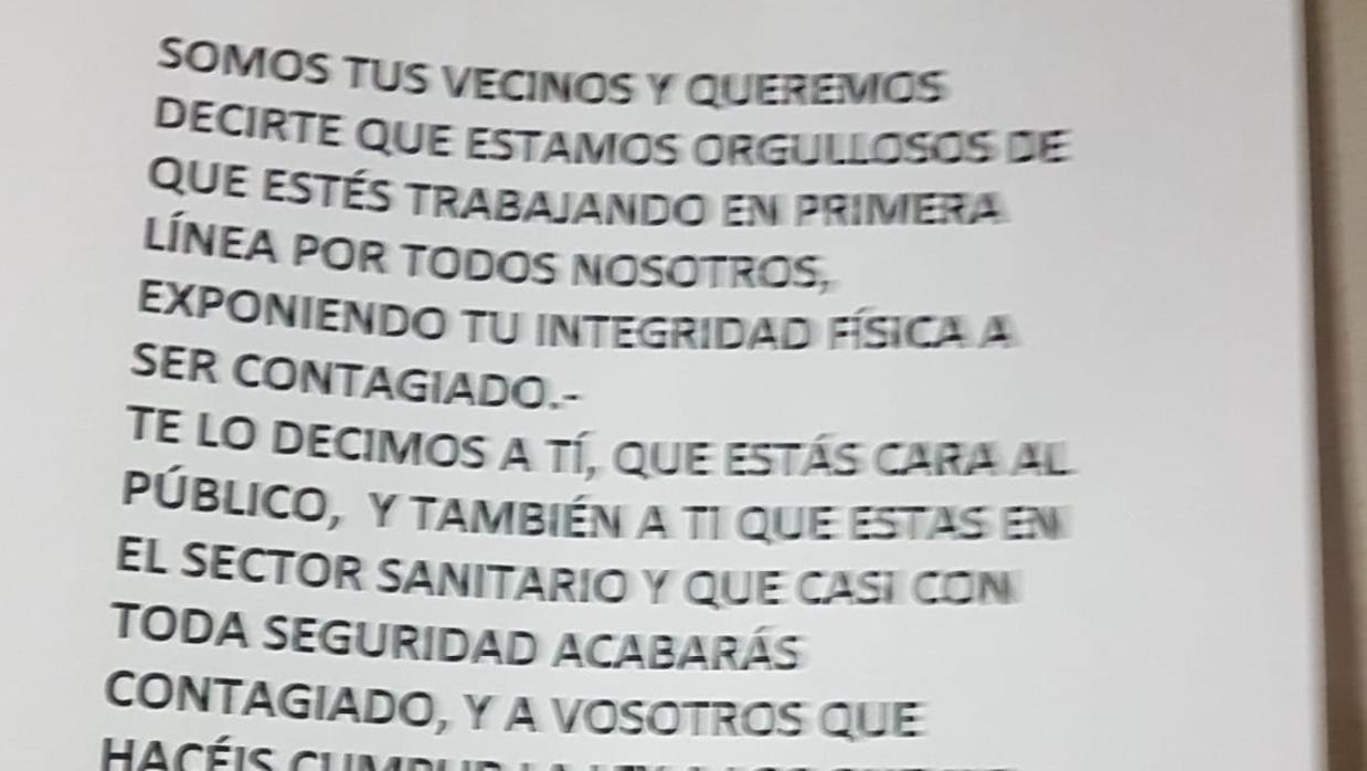 Cartel de la comunidad en apoyo de los vecinos que combaten al coronavirus