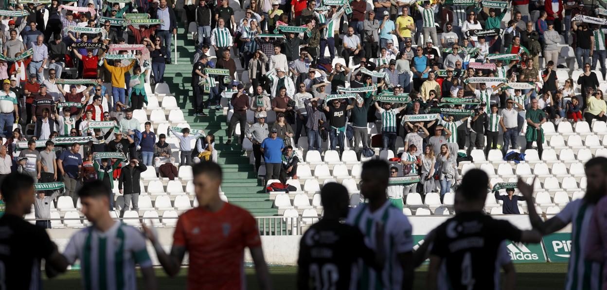 Los jugadores del Córdoba, en el partido ante el Cartagena