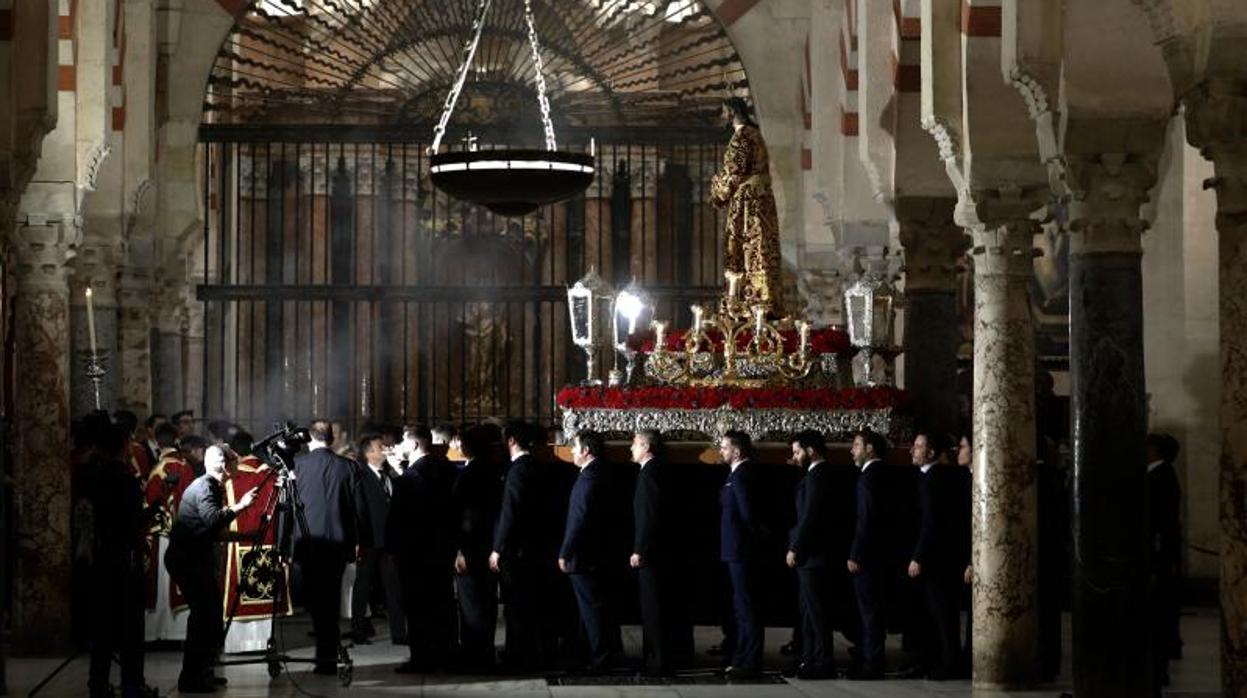 Vía Crucis de la hermandad de la Sentencia en febrero