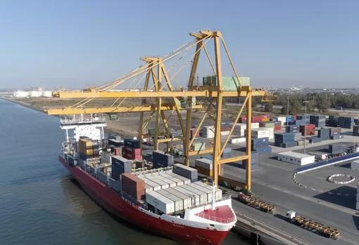 Terminal de mercancías del puerto de Huelva