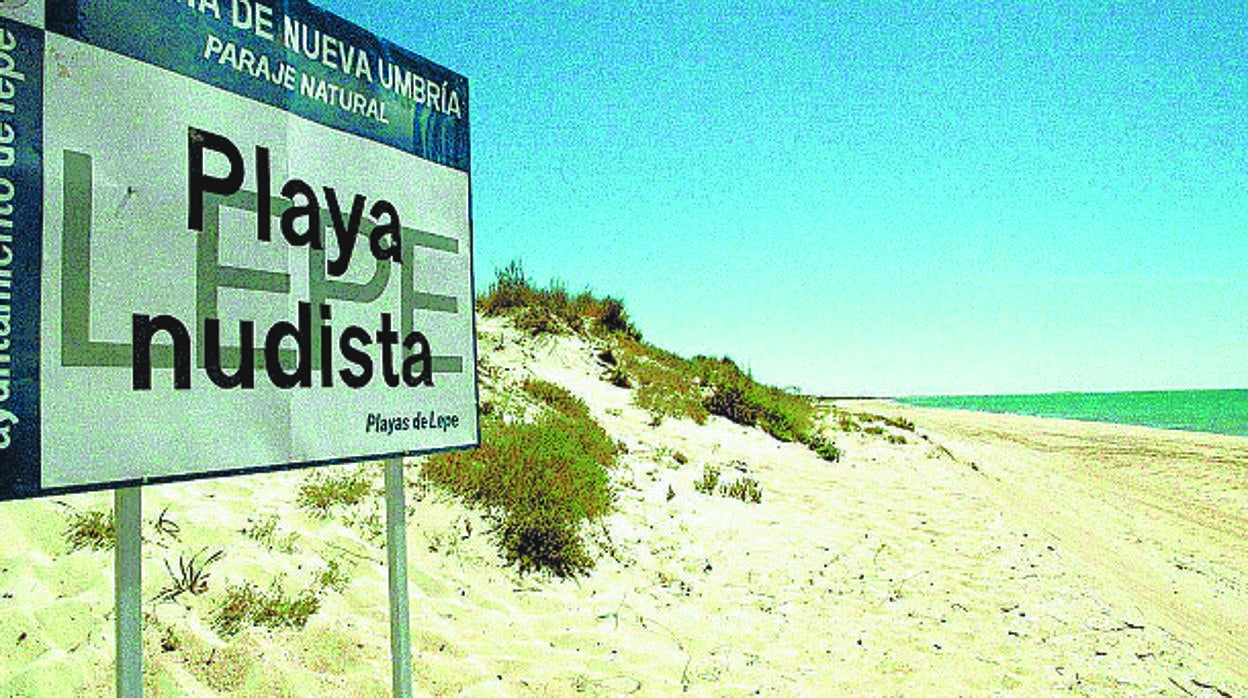 Uno de los accesos a la playa de Nueva Umbría de Lepe