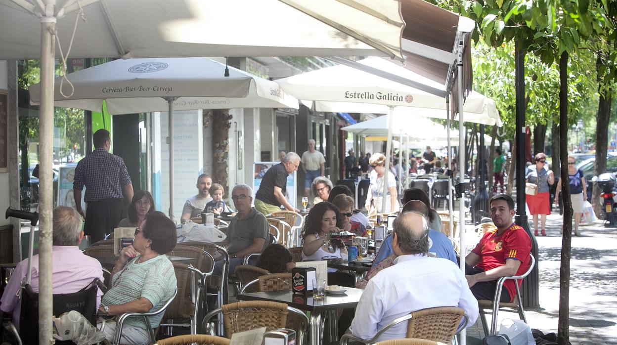 Veladores en la avenida de Barcelona