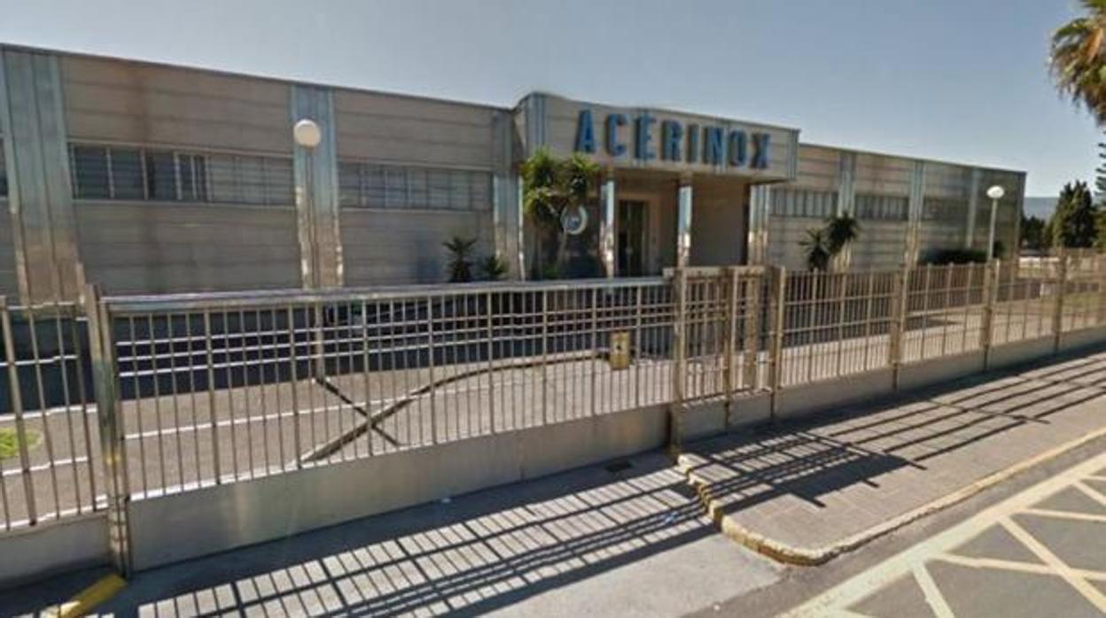 Imagen de la entrada a la planta que Acerinox tiene en Los Barrios