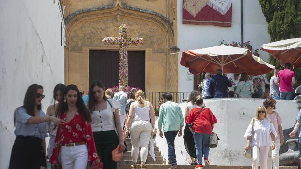 Cruz de mayo de la hermandad de la Paz en 2019