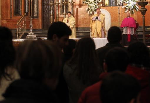 El obispo, durante una celebración litúrgica