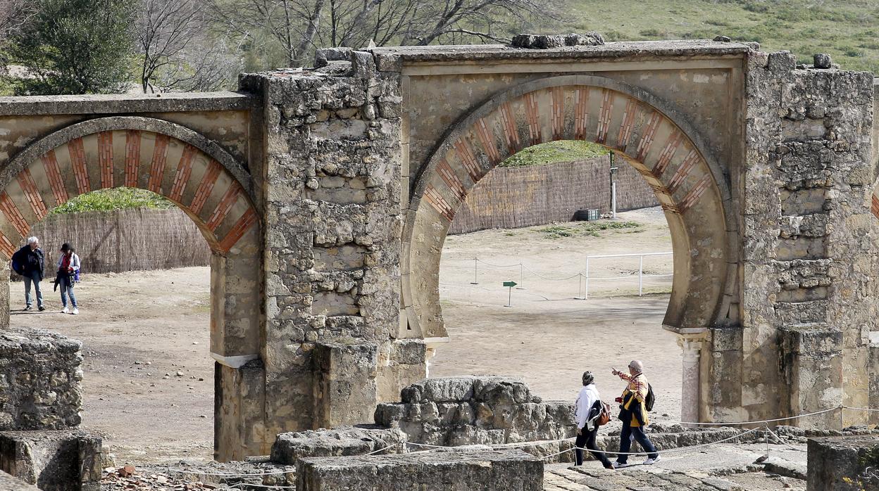 Turistas en Medina Azahara