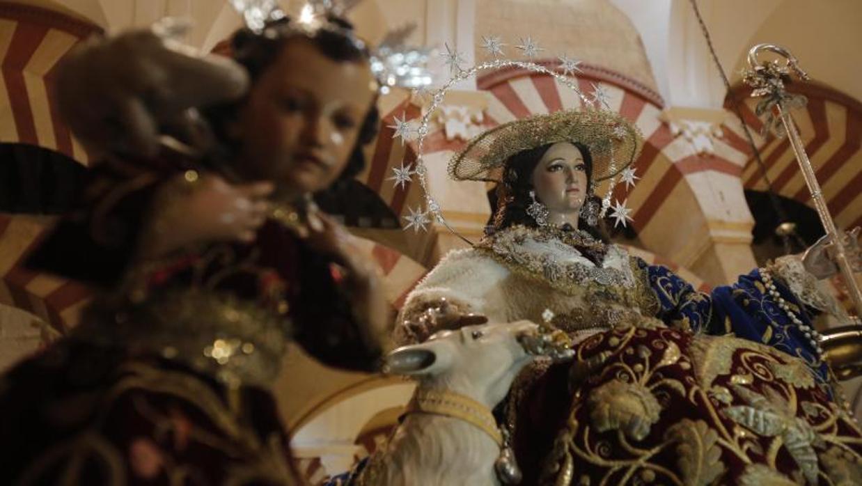 La Divina Pastora de Capuchinos durante la exposición en la Catedral de Córdoba