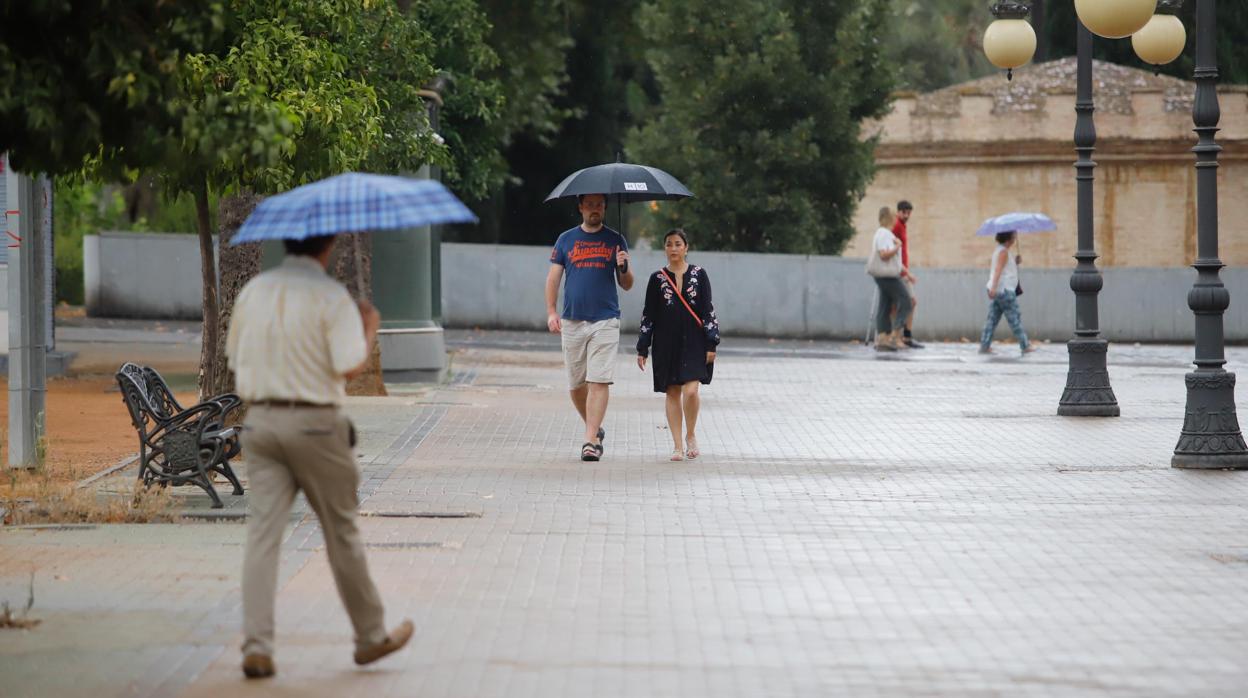 Este lunes estará de nuevo marcado por las lluvias en la capital