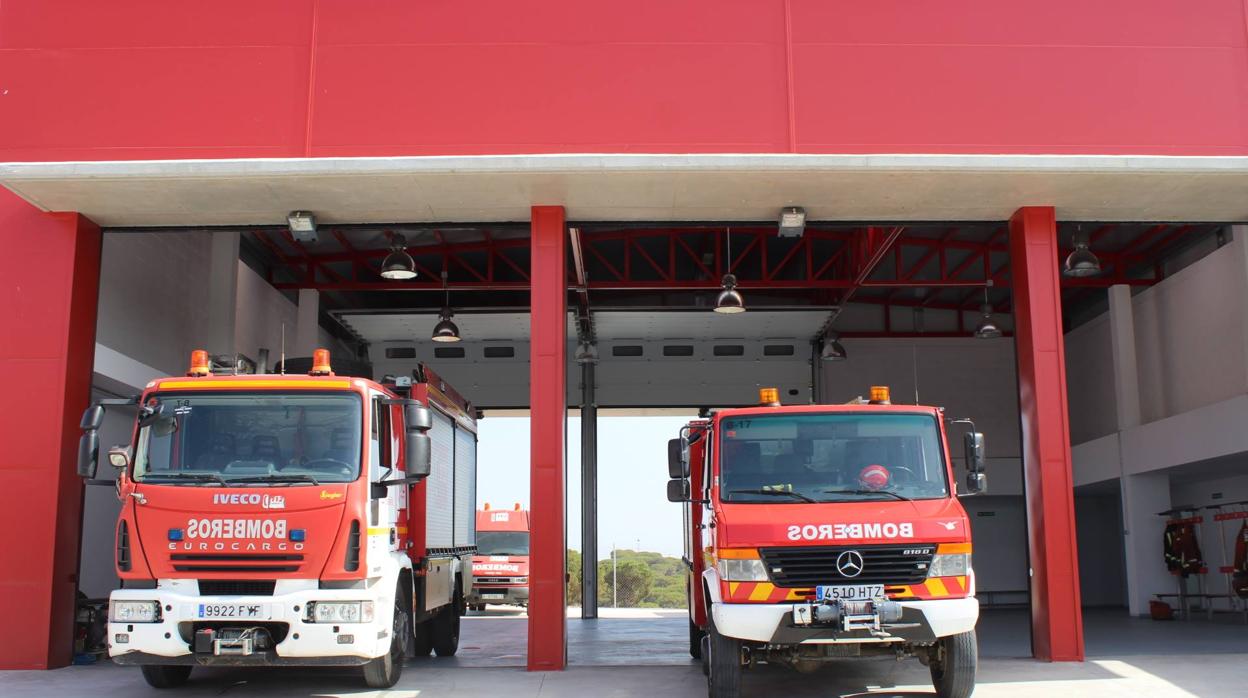 Vehículos del Consorcio Provincial de Bomberos en un parque