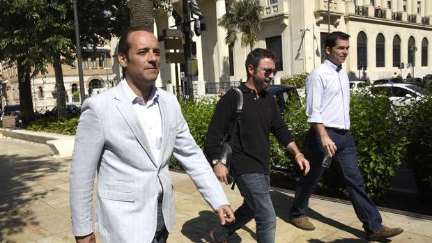 El gobierno PP-Ciudadanos del Ayuntamiento de Málaga, en jaque por la huida del exlíder de Cs