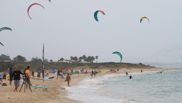 ¿Cómo afecta el viento en la playa a la propagación del coronavirus?