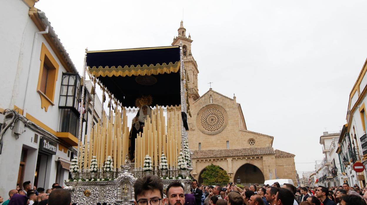 Paso de palio de la Hermandad del Calvario en San Lorenzo