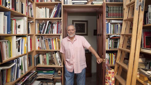 Julio Anguita continúa «estable» en la UCI del Reina Sofía de Córdoba y algo «más reactivo»