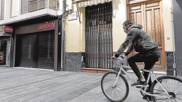 Los pequeños bares y tabernas de Córdoba, en jaque por las medidas de desescalada del Gobierno