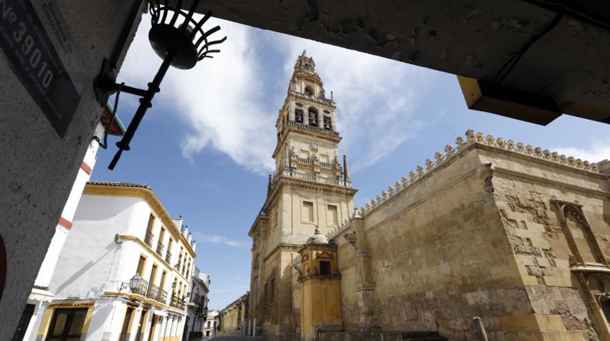 El entorno de la Mezquita-Catedral, vacío durante el coronavirus