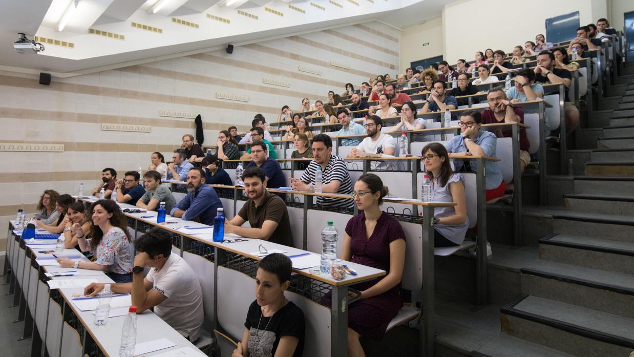 Opositores de Secundaria en un aula de Rabanales en Cordoba en 2018