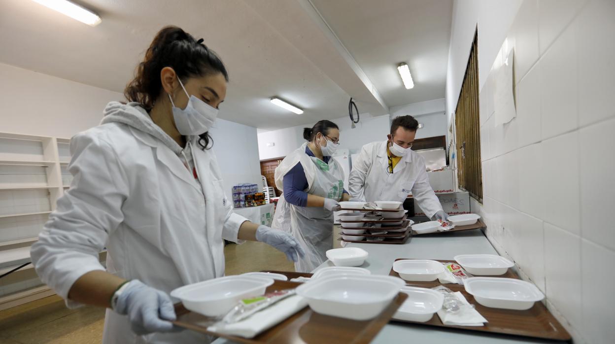 Atención a personas sin techo en el colegio mayor Séneca de Córdoba