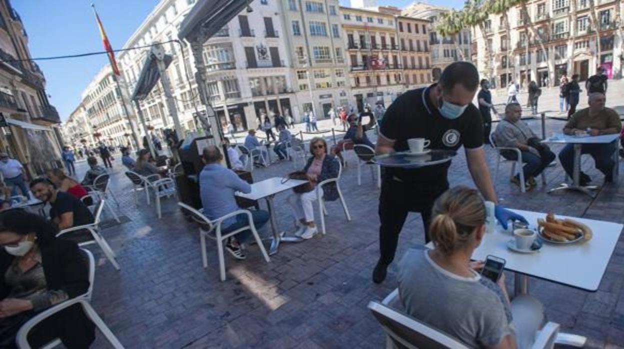 Terraza en Málaga este lunes, primer día de la provincia en fase 1