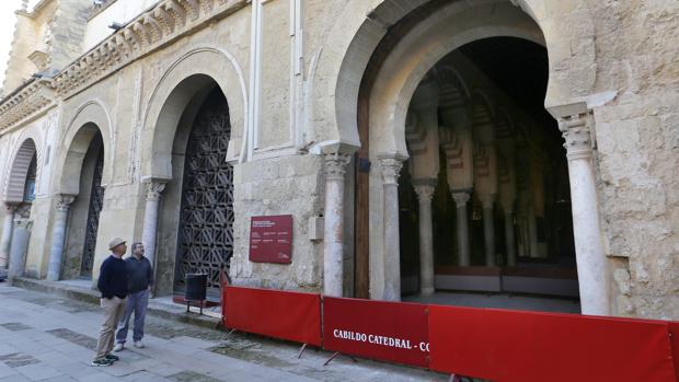 El TSJA obliga a dar marcha atrás con la segunda puerta de la Mezquita-Catedral que usan las cofradías