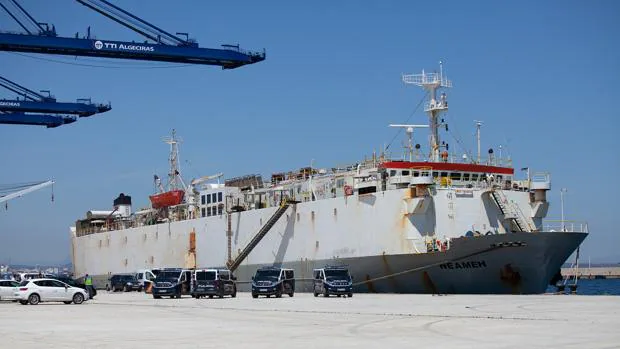 Inspeccionan en Algeciras un buque procedente de Colombia en busca de cocaína