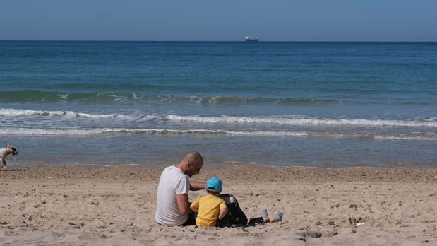 Solo algunas playas de Cádiz abrirán el lunes