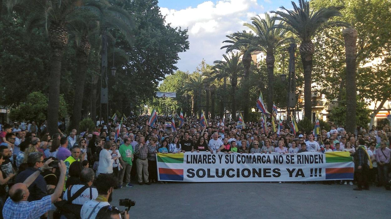 Manifestación en Linares, la ciudad con más paro de España, contra el desempleo