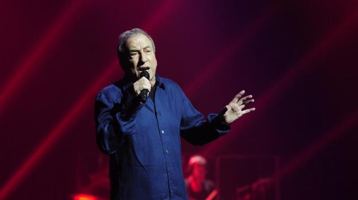 José Lusi Perales en un concierto