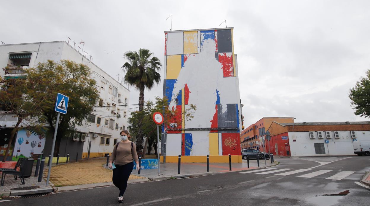 Una mujer pasea por el Sector Sur, uno de los barrios que está entre los 15 más pobres del país